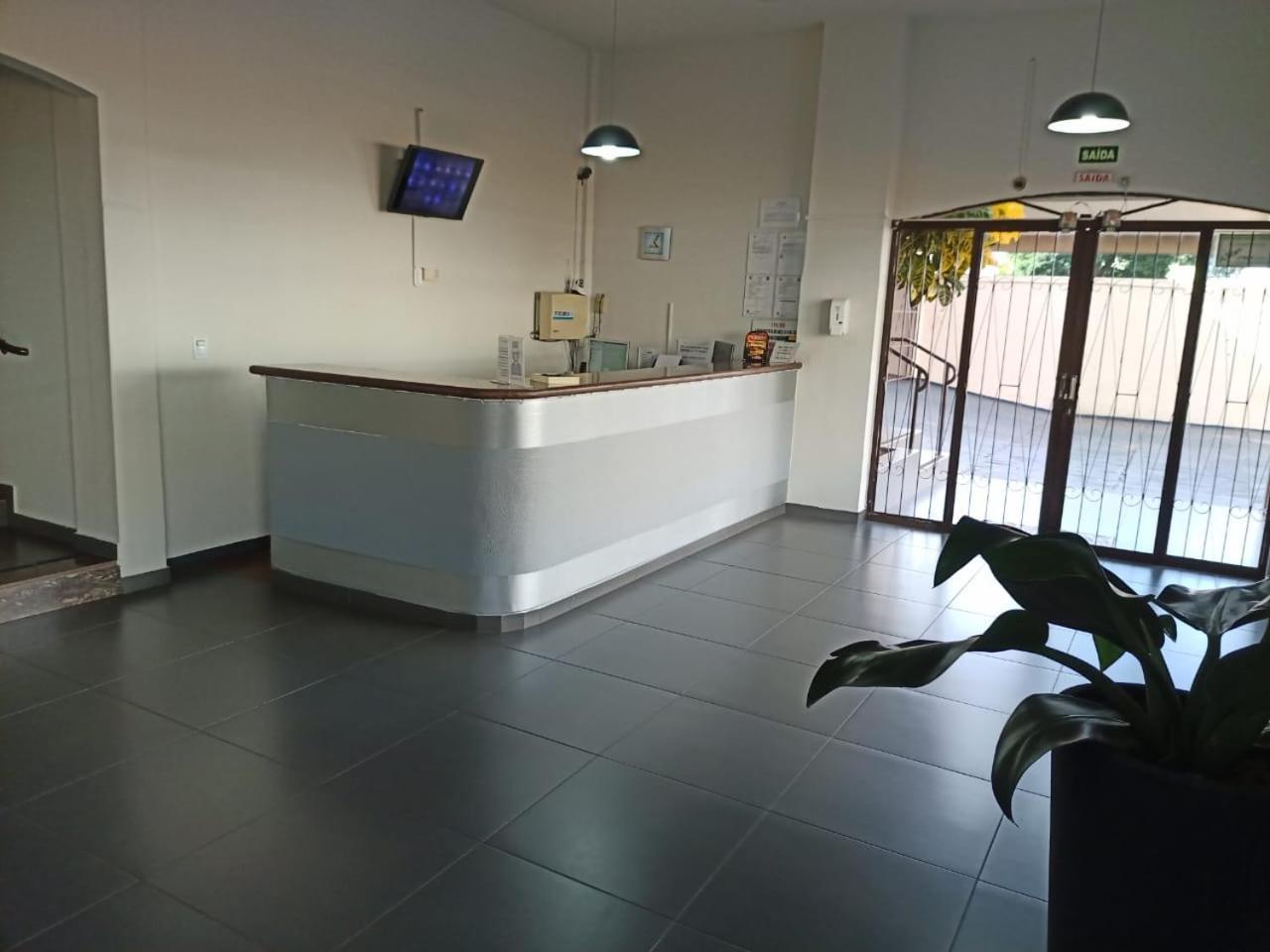 לונדרינה Hotel Cacula מראה חיצוני תמונה